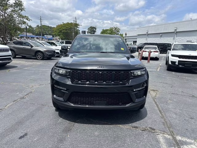 2025 Diamond Black Crystal Pearlcoat Jeep Grand Cherokee Limited 4X4 SUV