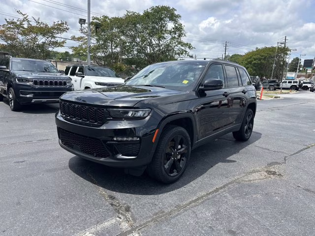 2025 Diamond Black Crystal Pearlcoat Jeep Grand Cherokee Limited 4X4 SUV