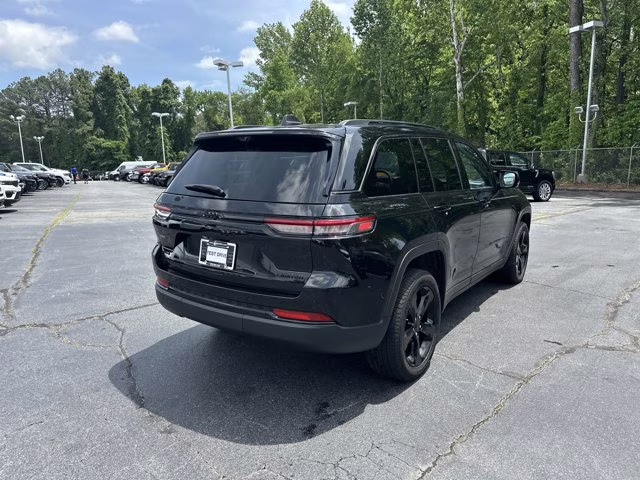 2025 Diamond Black Crystal Pearlcoat Jeep Grand Cherokee Limited 4X4 SUV