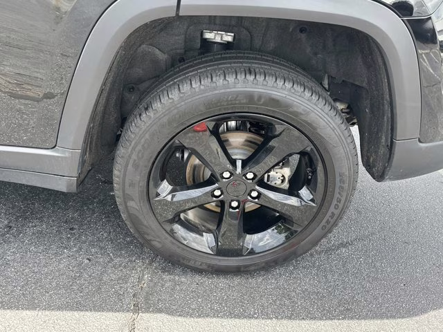 2025 Diamond Black Crystal Pearlcoat Jeep Grand Cherokee Limited 4X4 SUV
