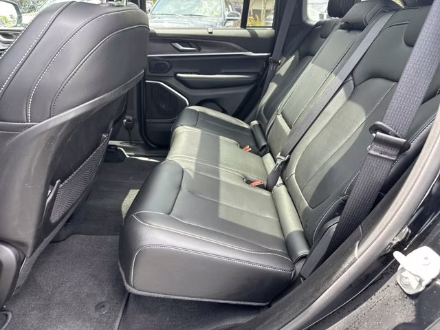 2025 Diamond Black Crystal Pearlcoat Jeep Grand Cherokee Limited 4X4 SUV