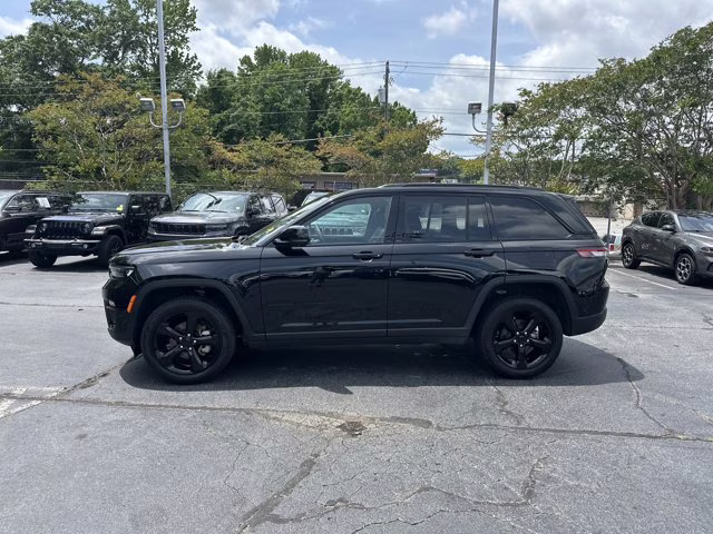 2025 Diamond Black Crystal Pearlcoat Jeep Grand Cherokee Limited 4X4 SUV