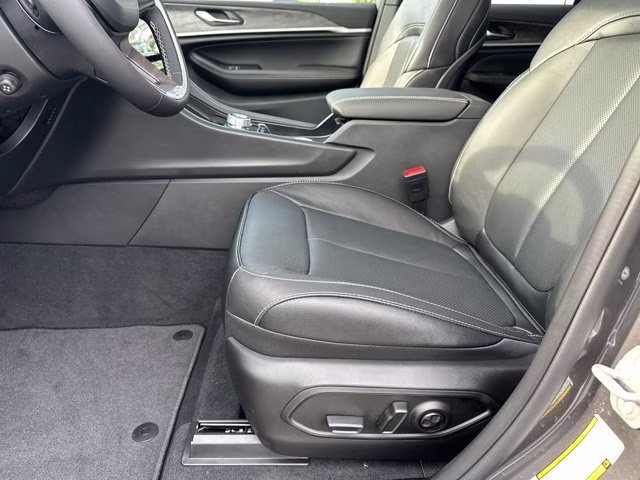 2026 Baltic Gray Metallic Clearcoat Jeep Grand Cherokee Limited Reserve 4X4 SUV
