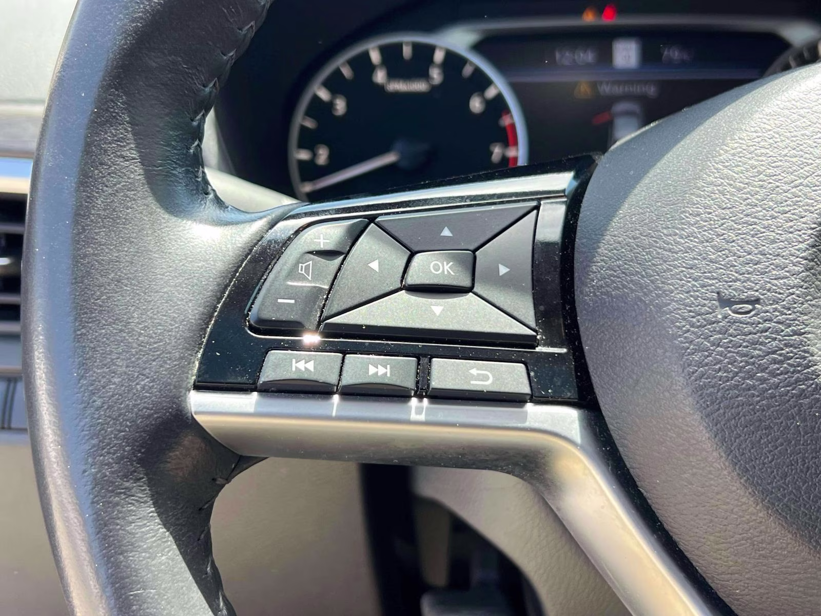 2024 Silver Nissan Altima 2.5 SV AWD Sedan AWD Sedan