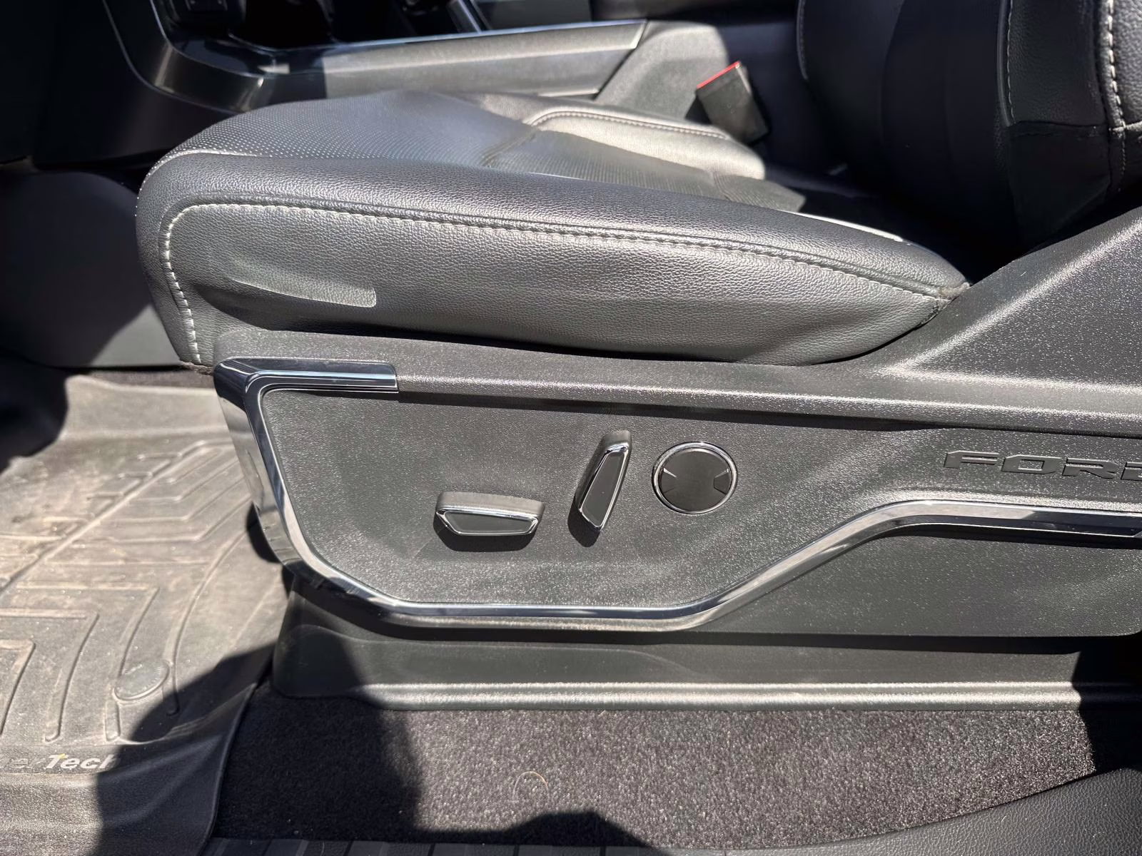 2023 Carbonized Gray Metallic Ford F-150 LARIAT 4WD SuperCrew 5.5' Box 4X4 Truck