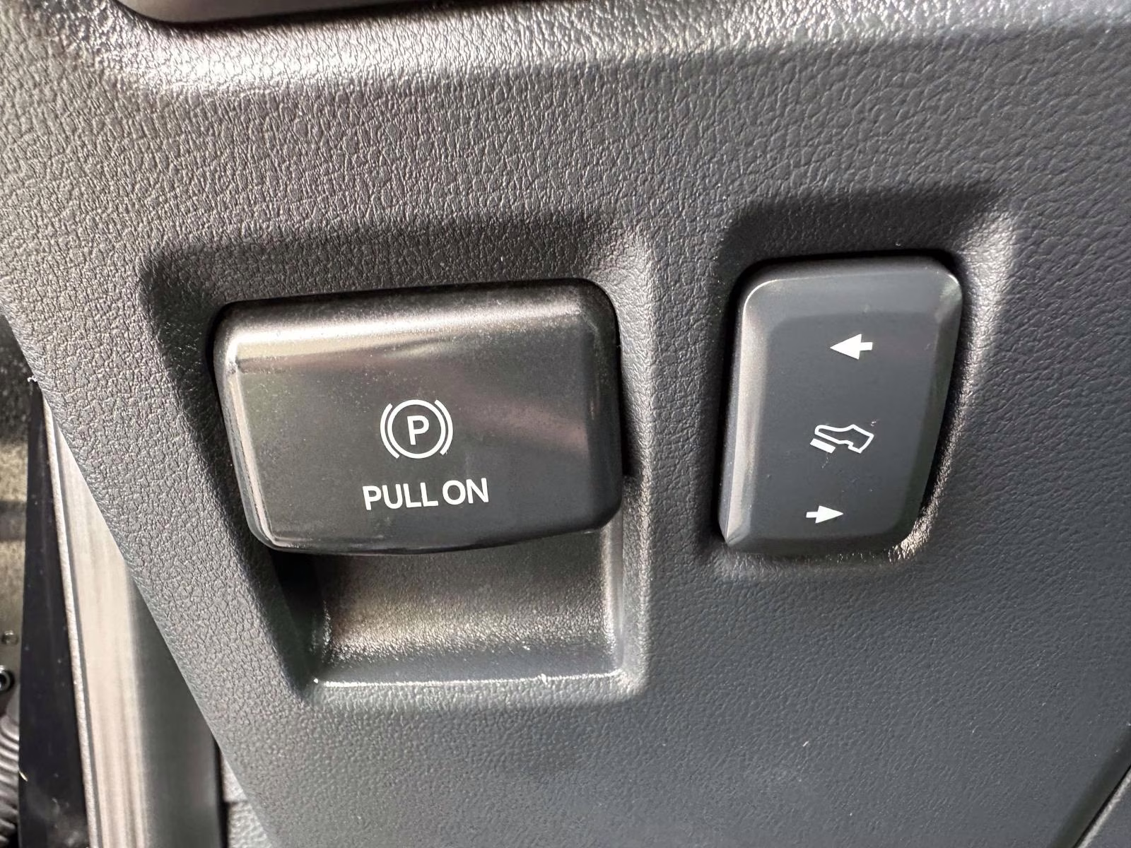 2023 Agate Black Metallic Ford F-150 XLT 4WD SuperCrew 5.5' Box 4X4 Truck