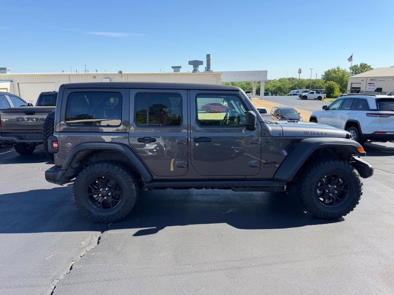 2026 Granite Crystal Metallic Clearcoat Jeep Wrangler Willys 4X4 SUV