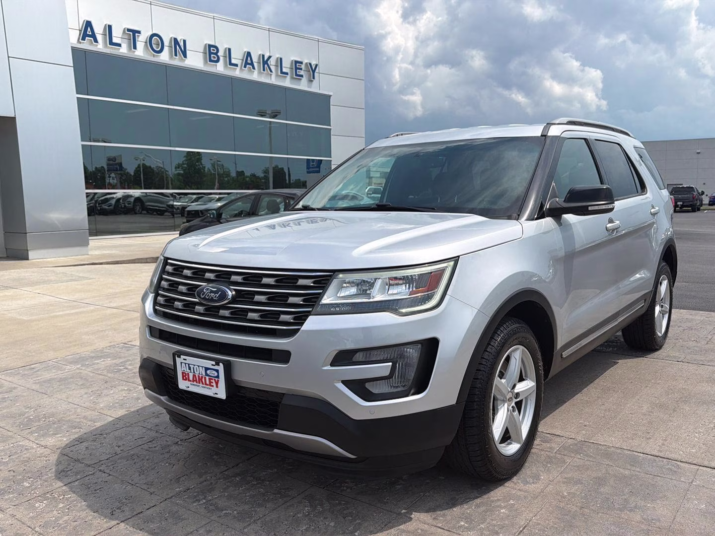 2017 Ford Explorer XLT 4WD's photo