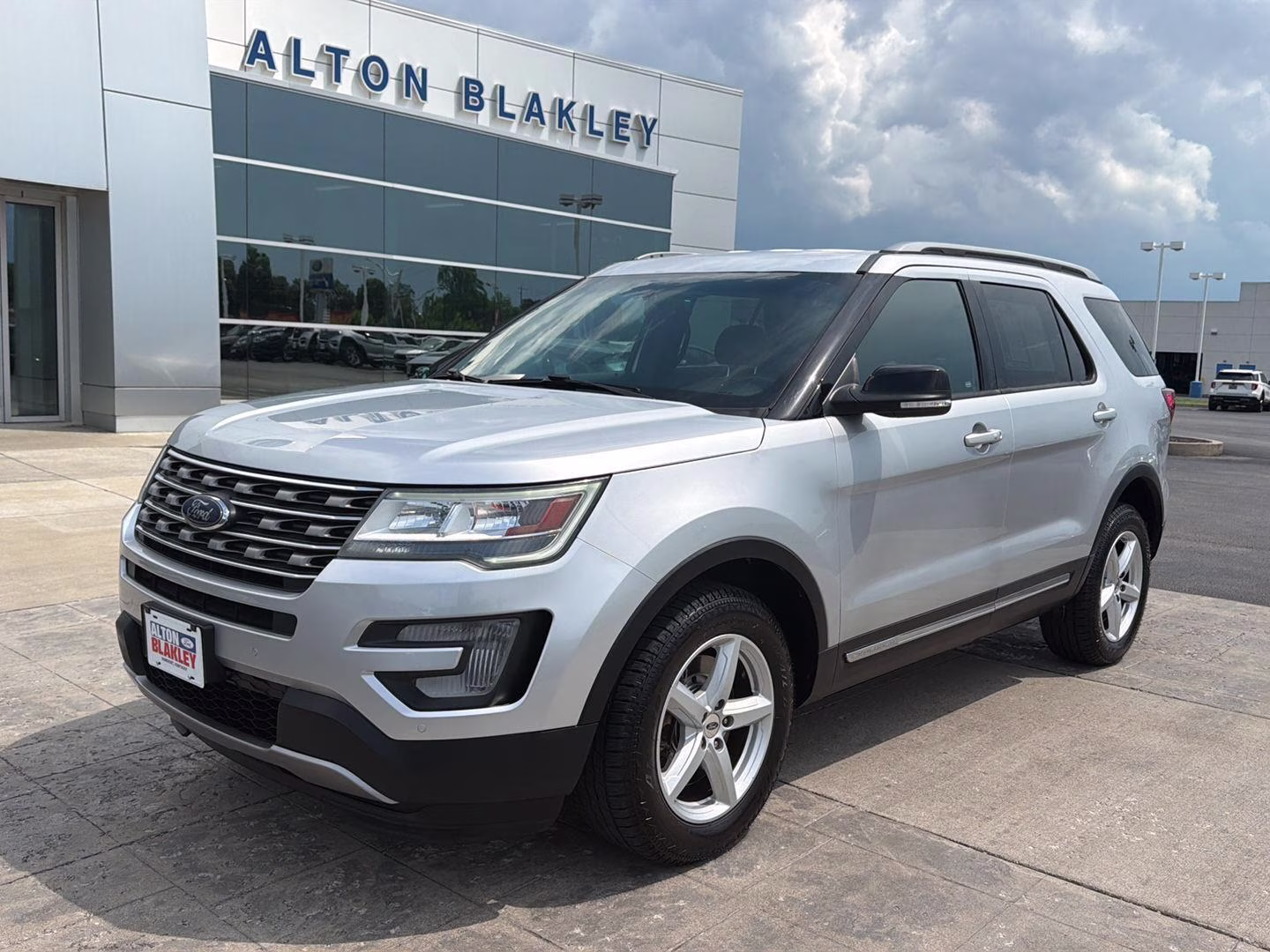 Vehicle Image 2