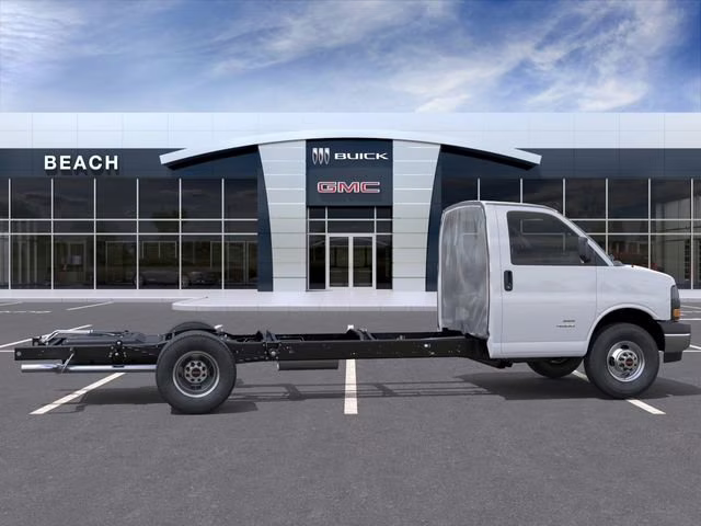 2026 Summit White GMC Savana Cutaway 4500 2WT RWD Long Wheelbase