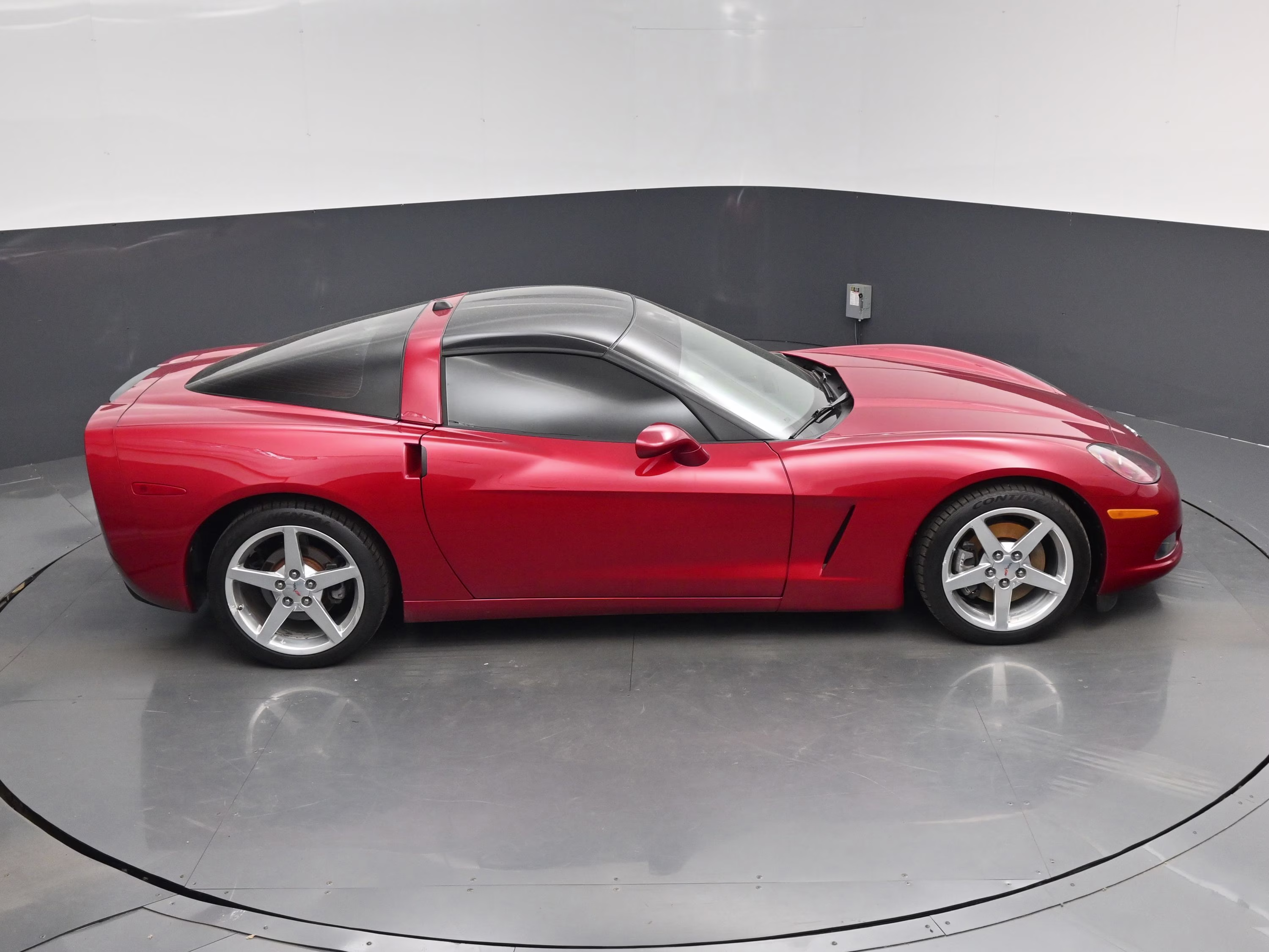 2005 Magnetic Red Metallic Chevrolet Corvette Base RWD Coupe