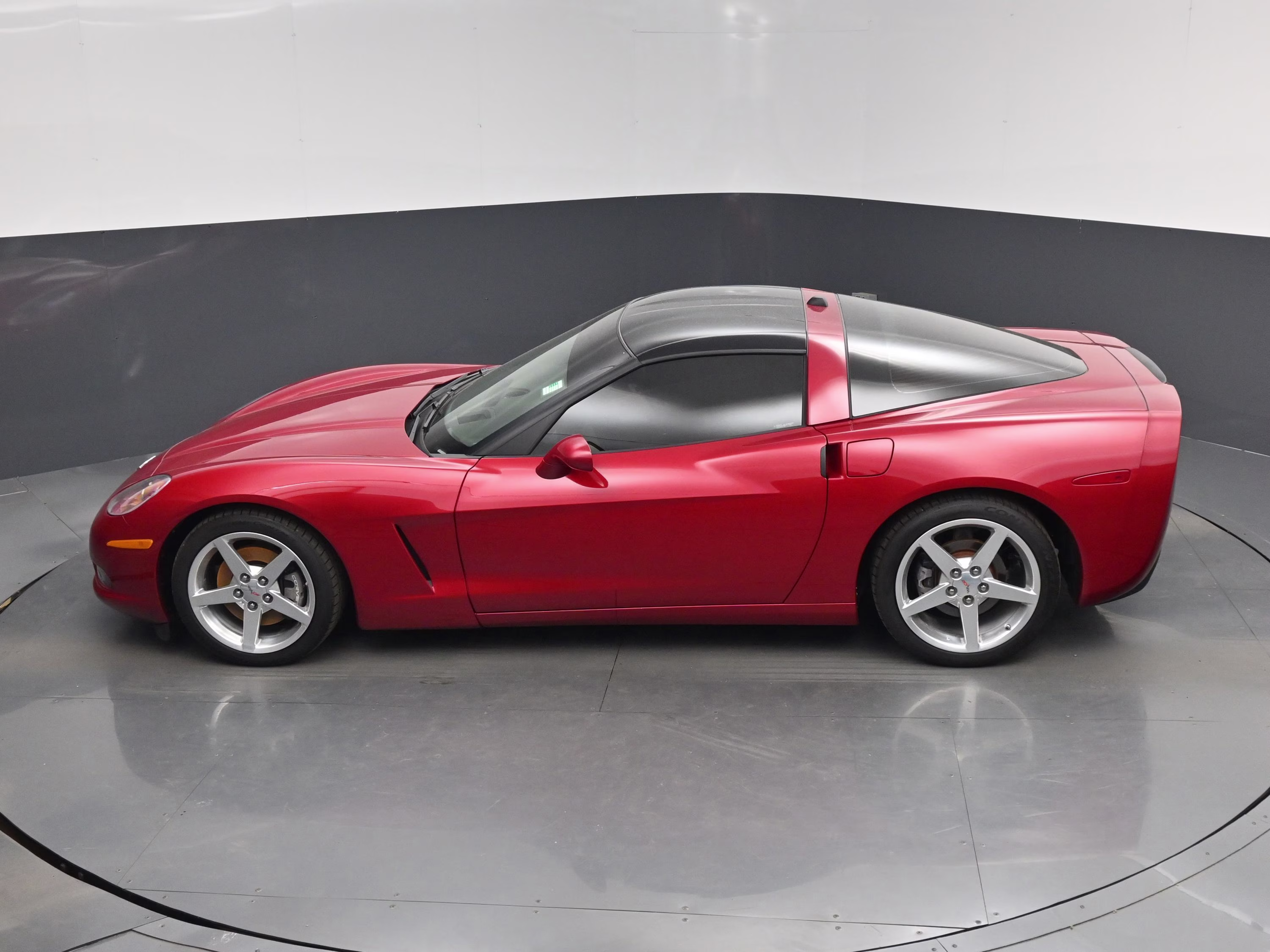 2005 Magnetic Red Metallic Chevrolet Corvette Base RWD Coupe