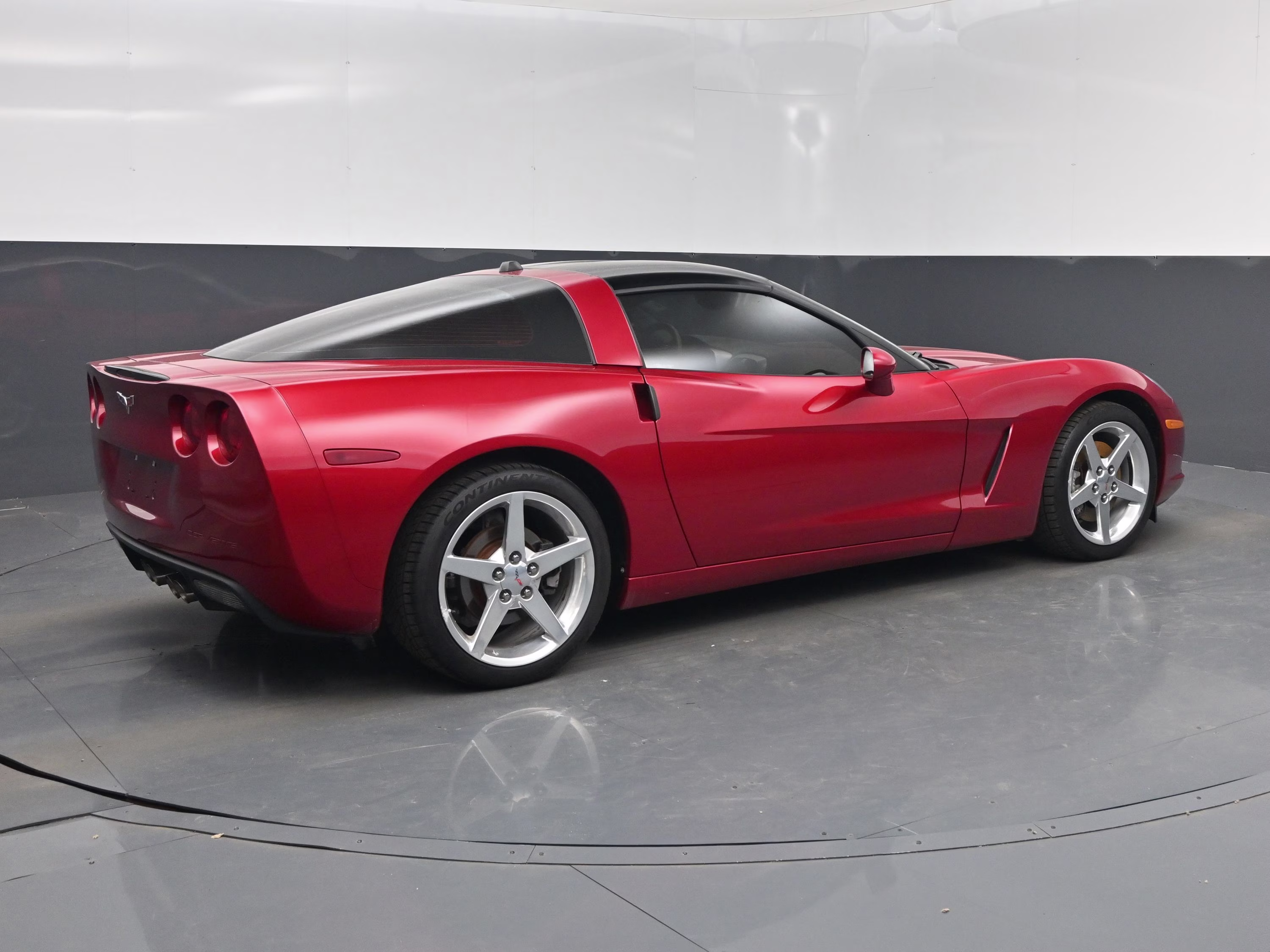 2005 Magnetic Red Metallic Chevrolet Corvette Base RWD Coupe