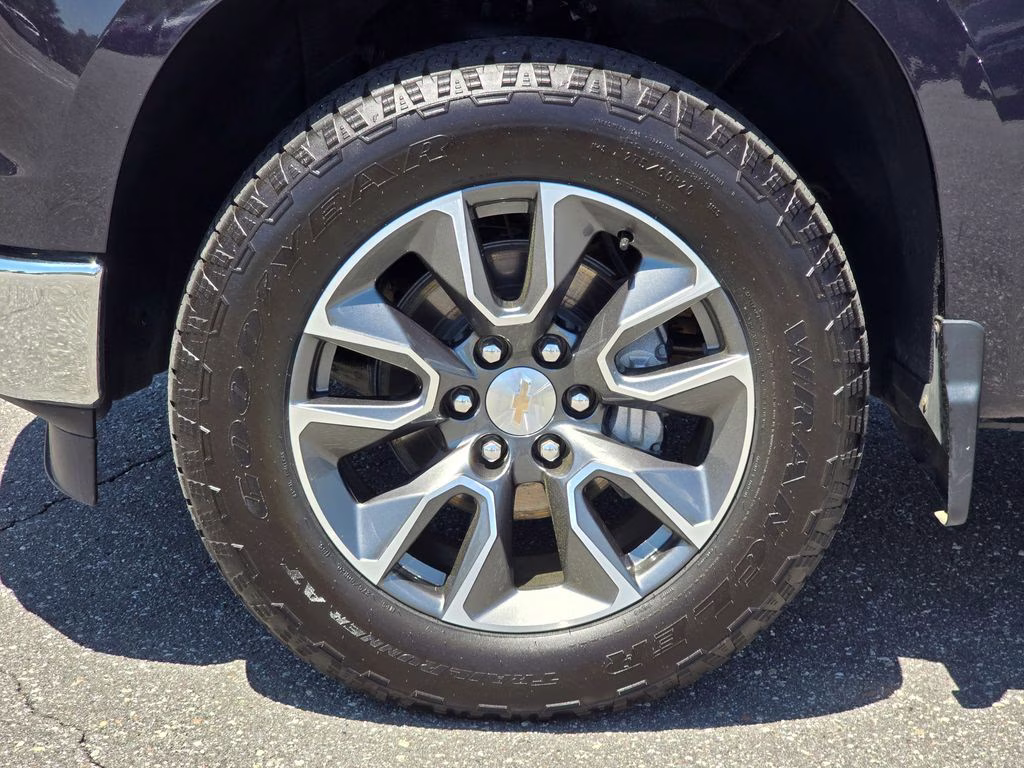 2024 Dark Ash Metallic Chevrolet Silverado 1500 LT 4X4 Truck