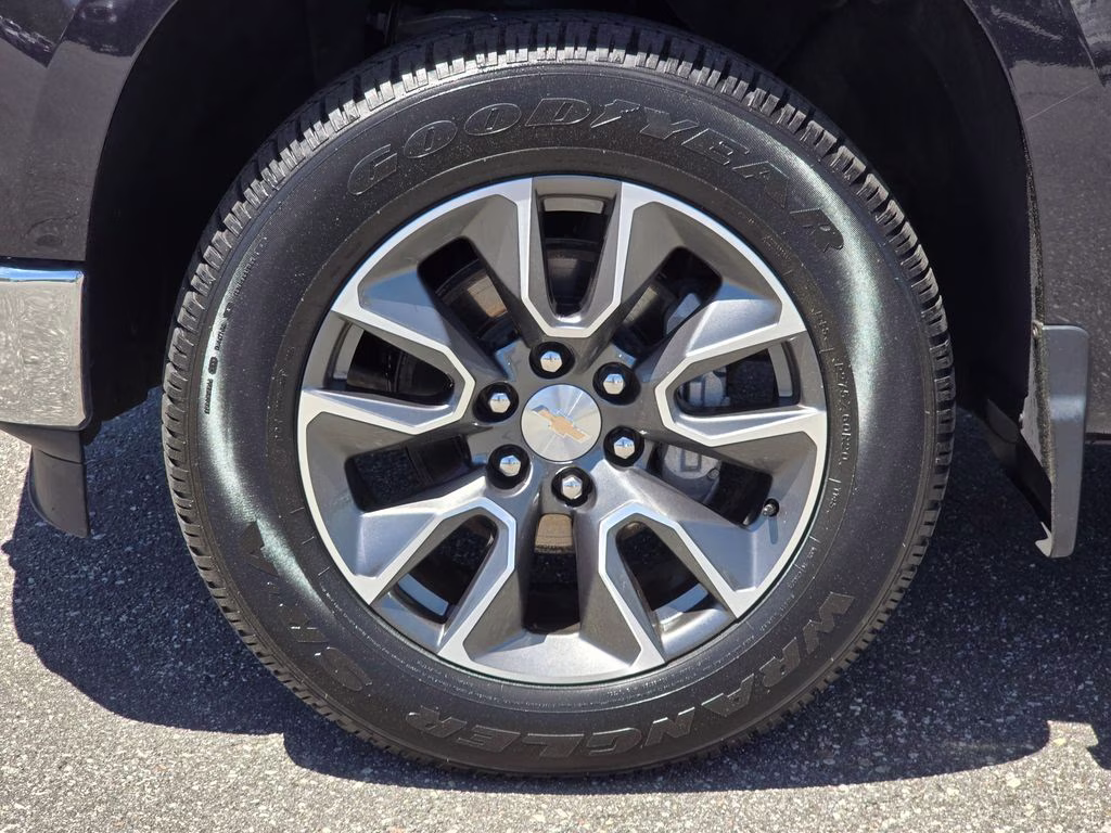 2024 Dark Ash Metallic Chevrolet Silverado 1500 LT 4X4 Truck