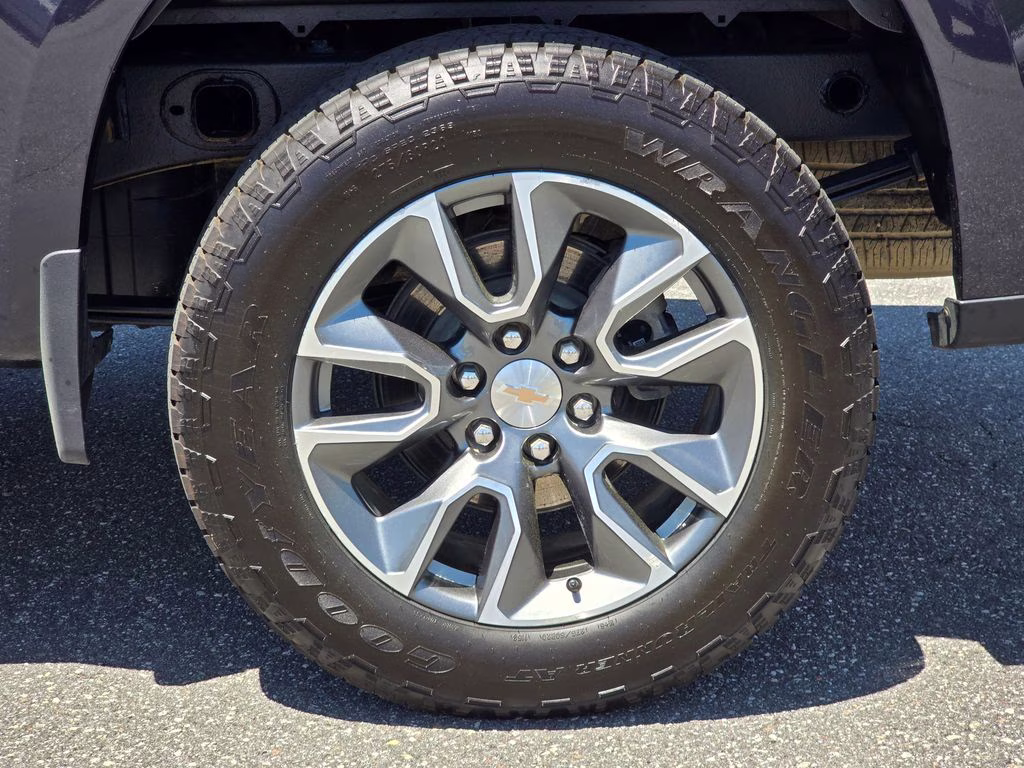 2024 Dark Ash Metallic Chevrolet Silverado 1500 LT 4X4 Truck