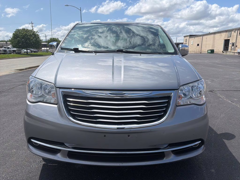 Used 2013 Chrysler Town & Country Touring-L with VIN 2C4RC1CG8DR712202 for sale in Kansas City