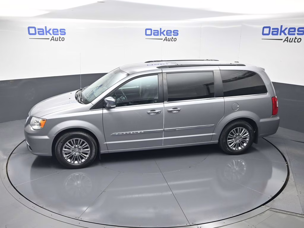 2013 Billet Silver Metallic Clearcoat Chrysler Town & Country Touring-L FWD Van