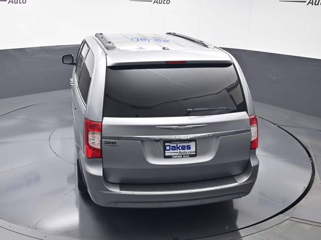 2013 Billet Silver Metallic Clearcoat Chrysler Town & Country Touring-L FWD Van