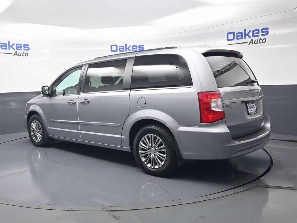 2013 Billet Silver Metallic Clearcoat Chrysler Town & Country Touring-L FWD Van