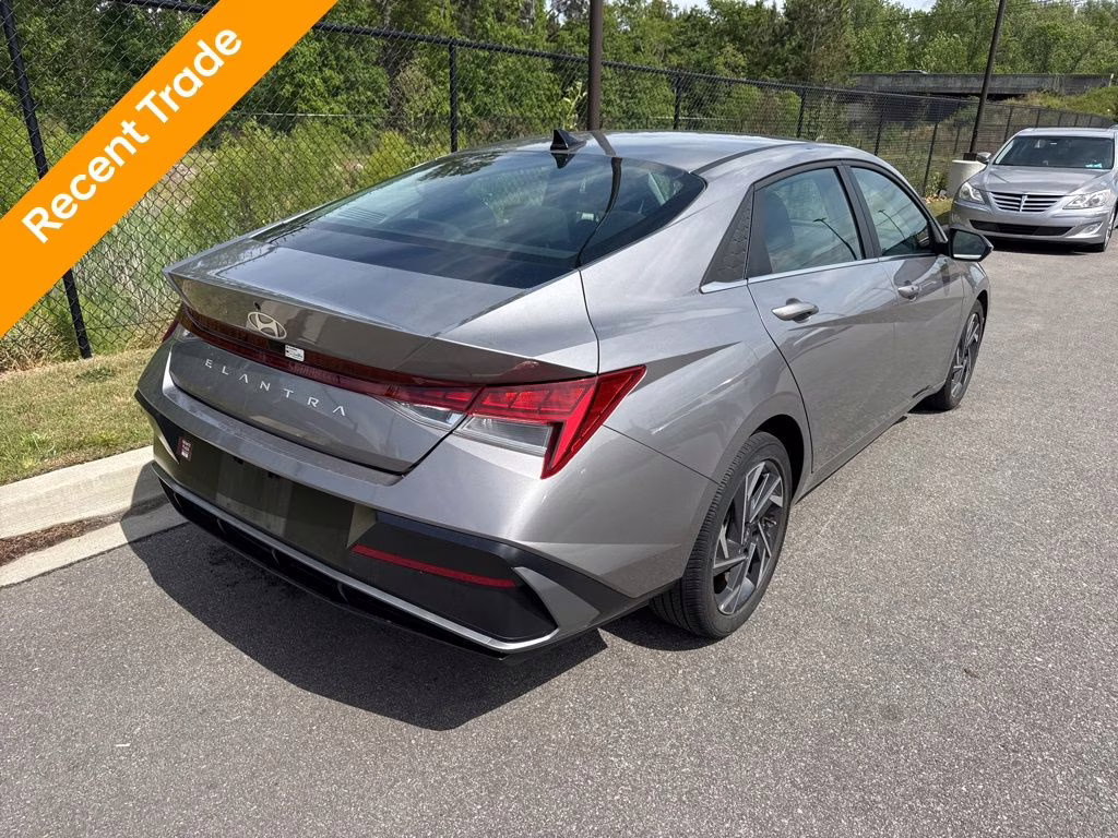 2024 Fluid Metal Hyundai Elantra SEL FWD Sedan