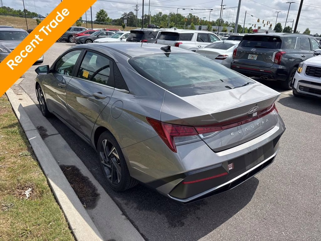 2024 Fluid Metal Hyundai Elantra SEL FWD Sedan