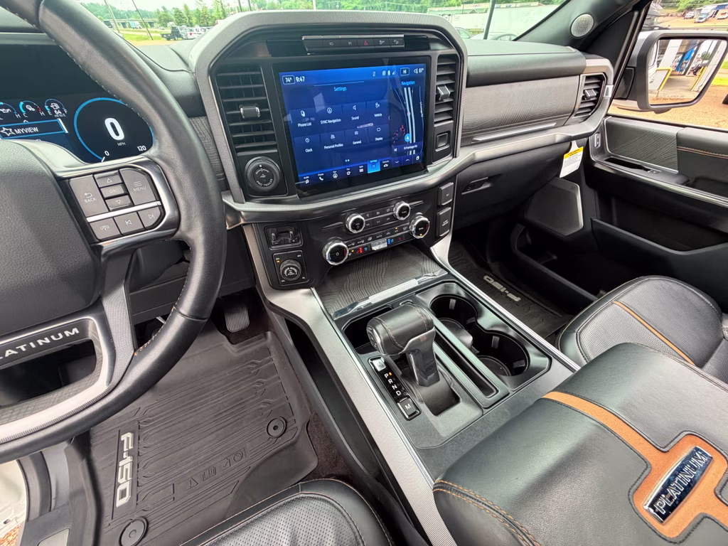 2022 Star White Metallic Tri-Coat Ford F-150 Platinum 4X4 Truck