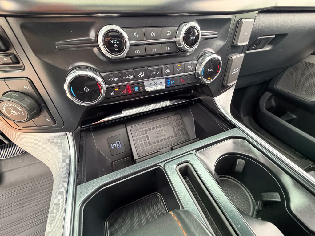 2022 Star White Metallic Tri-Coat Ford F-150 Platinum 4X4 Truck