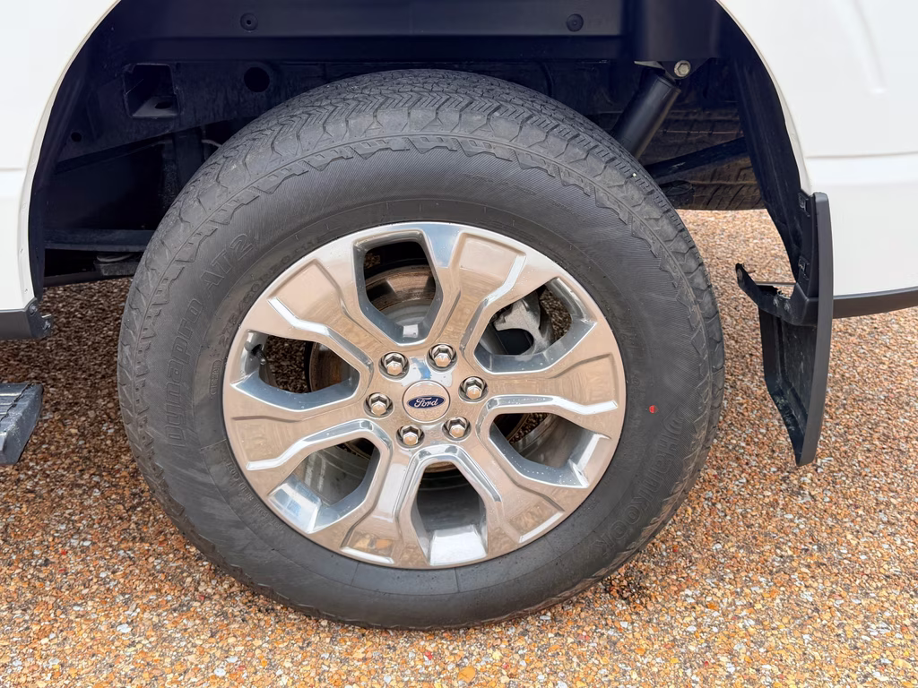 2022 Star White Metallic Tri-Coat Ford F-150 Platinum 4X4 Truck