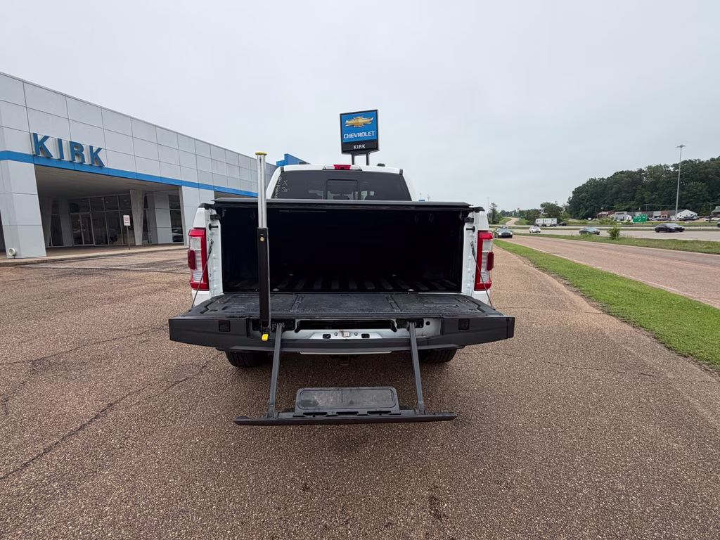 2022 Star White Metallic Tri-Coat Ford F-150 Platinum 4X4 Truck