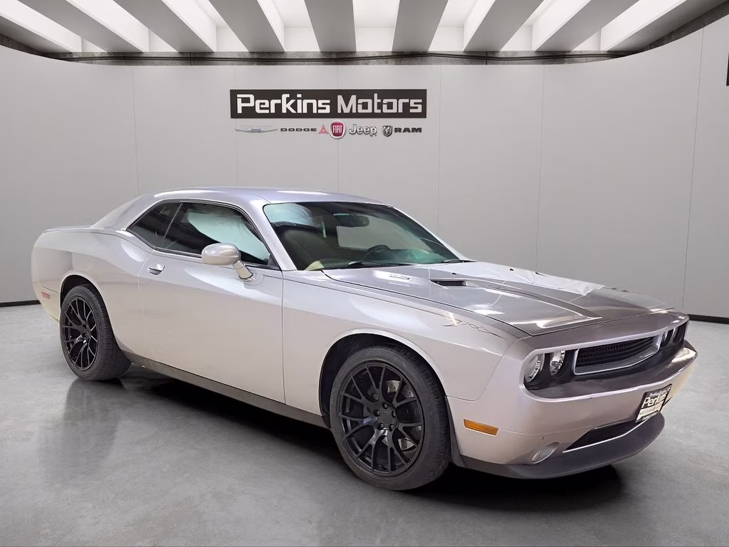 2014 Billet Silver Metallic Clearcoat Dodge Challenger R/T RWD Coupe