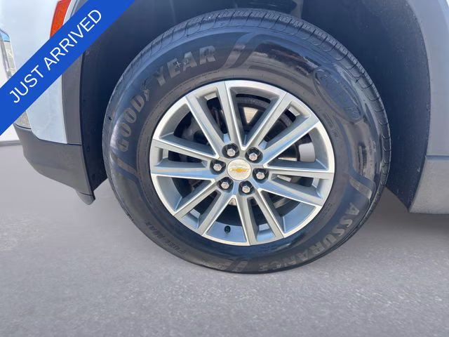 2023 Summit White Chevrolet Traverse LT FWD SUV