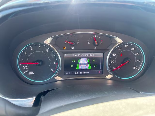 2023 Summit White Chevrolet Traverse LT FWD SUV