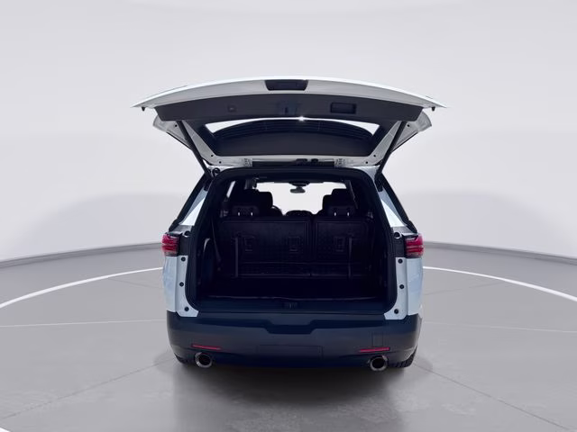 2023 Summit White Chevrolet Traverse LT FWD SUV