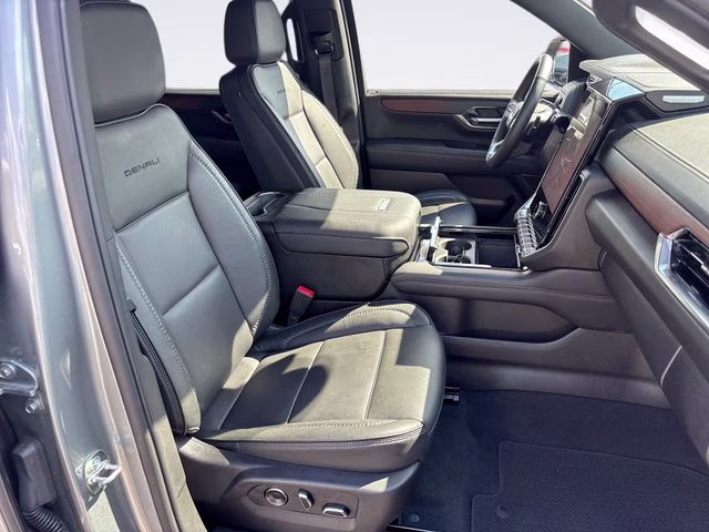2025 Sterling Metallic GMC Yukon XL Denali 4X4 SUV