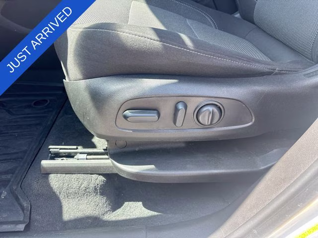 2023 Summit White Chevrolet Traverse LT FWD SUV