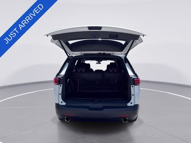 2023 Summit White Chevrolet Traverse LT FWD SUV