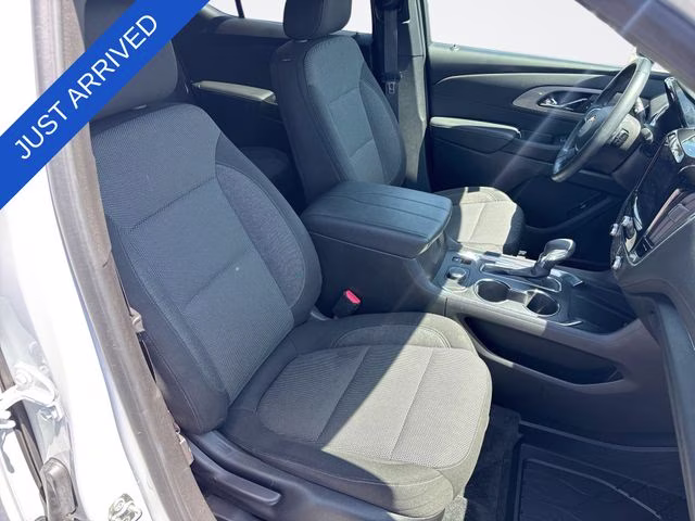 2023 Summit White Chevrolet Traverse LT FWD SUV