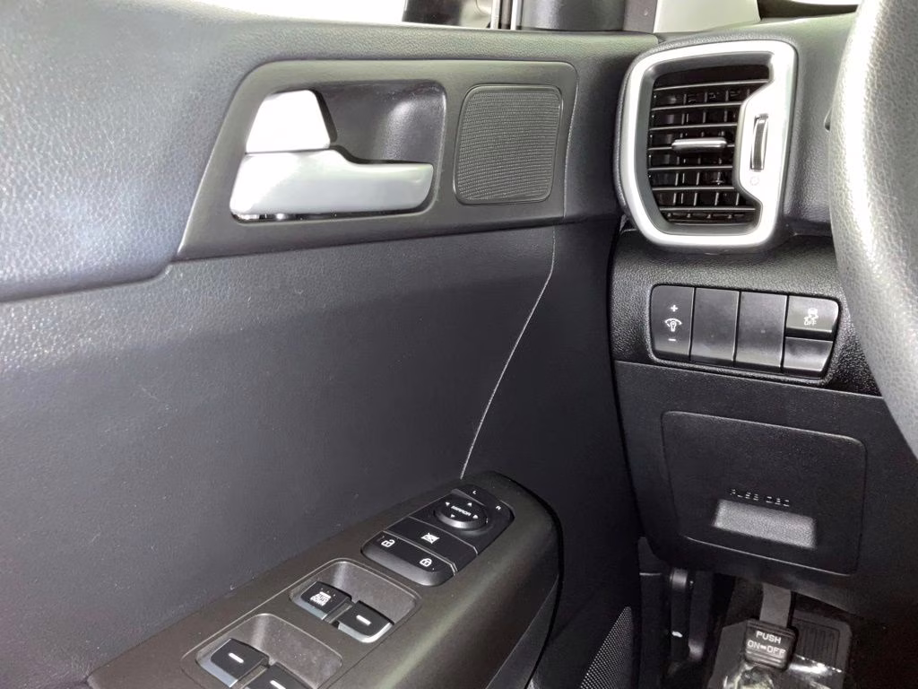 2017 Clear White Kia Sportage LX FWD SUV