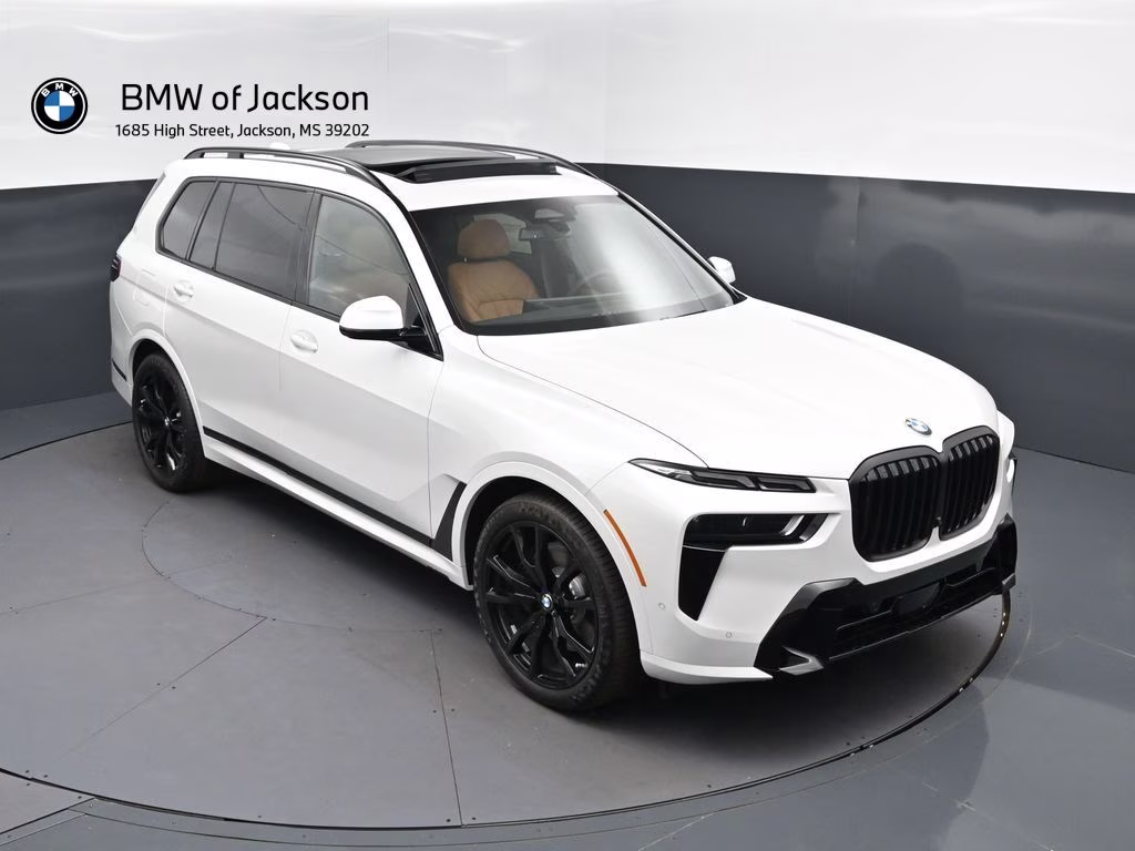 2027 Mineral White Metallic BMW X7 xDrive40i AWD SUV