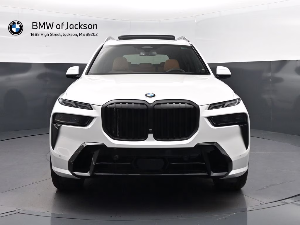 2027 Mineral White Metallic BMW X7 xDrive40i AWD SUV