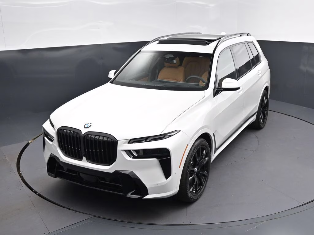 2027 Mineral White Metallic BMW X7 xDrive40i AWD SUV
