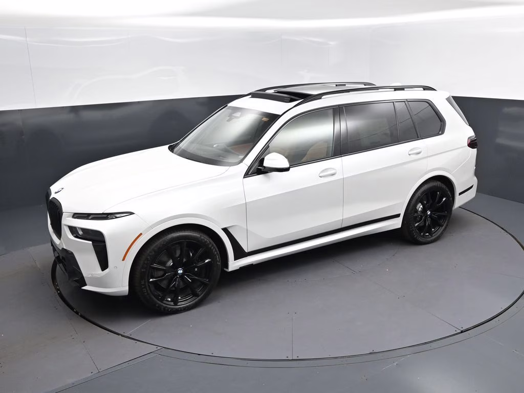 2027 Mineral White Metallic BMW X7 xDrive40i AWD SUV