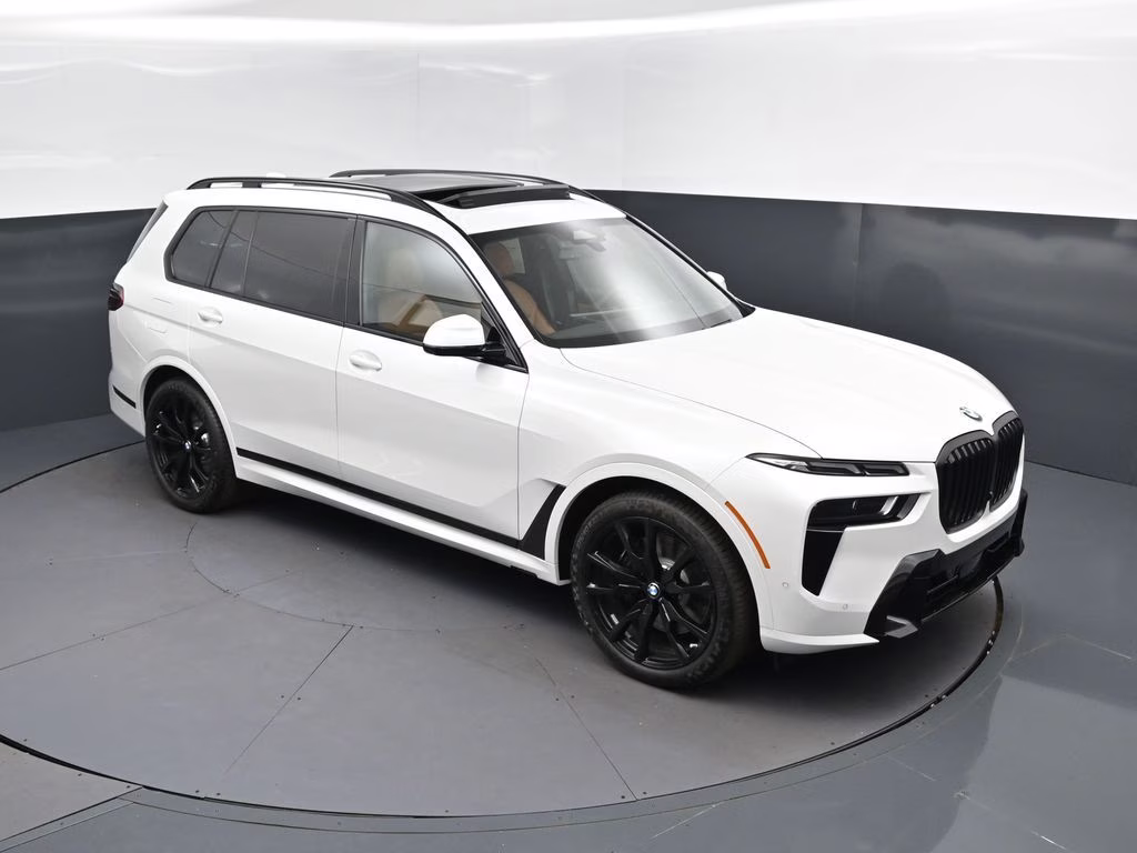 2027 Mineral White Metallic BMW X7 xDrive40i AWD SUV