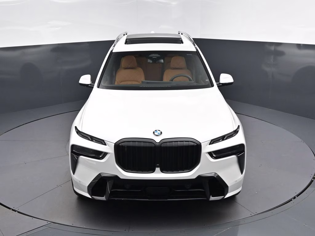 2027 Mineral White Metallic BMW X7 xDrive40i AWD SUV