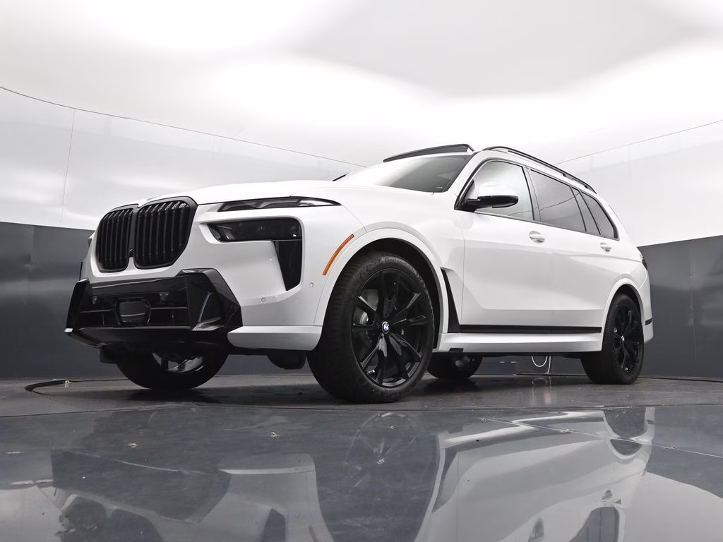 2027 Mineral White Metallic BMW X7 xDrive40i AWD SUV
