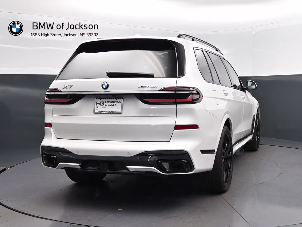 2027 Mineral White Metallic BMW X7 xDrive40i AWD SUV