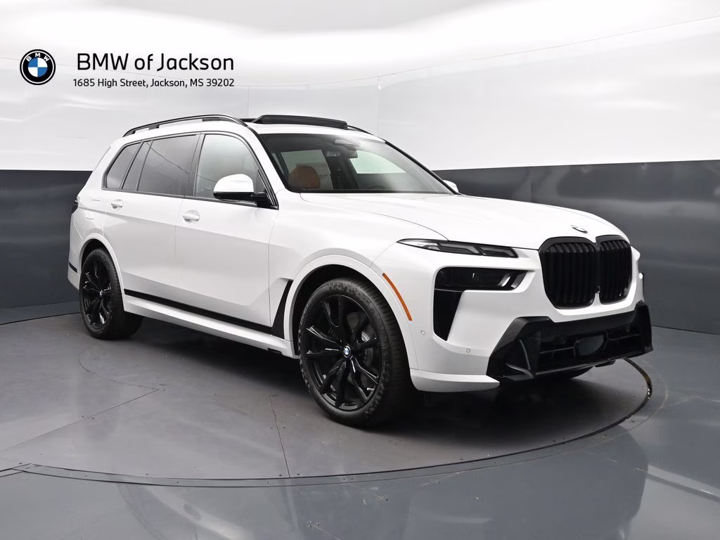 2027 Mineral White Metallic BMW X7 xDrive40i AWD SUV