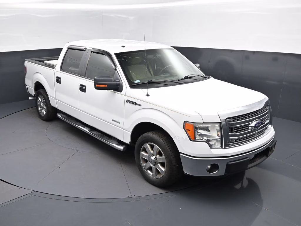 2013 Oxford White Ford F-150 XLT RWD Truck