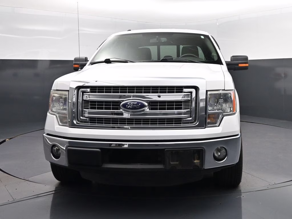 2013 Oxford White Ford F-150 XLT RWD Truck